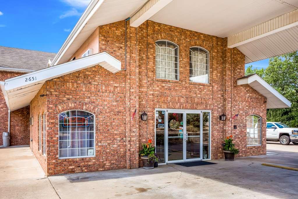 Rodeway Inn Branson, Brick House Exterior foto