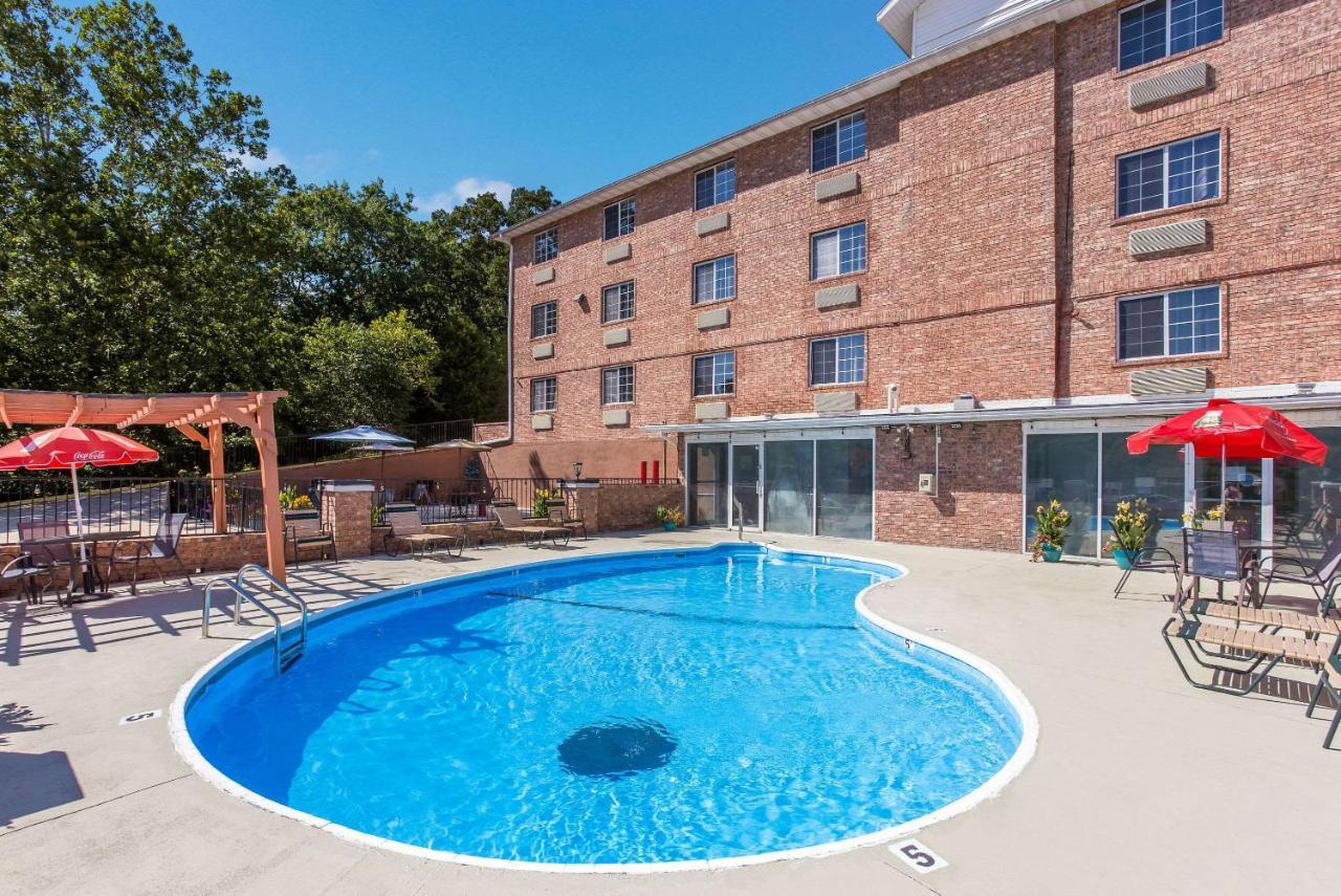 Rodeway Inn Branson, Brick House Exterior foto